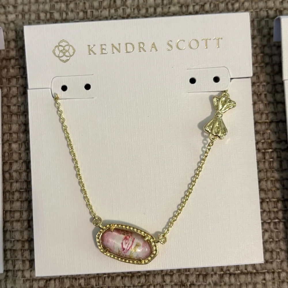 Kendra Scott Gold Necklace with Pink Oval Pendant - Picture 1 of 1